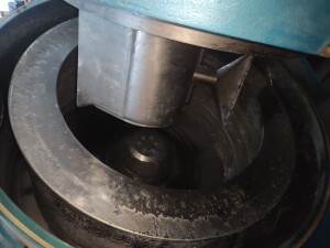 Horizontal peeling centrifuge, used B12838