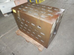 B14382 Clamping cube approx. 82 x 45 x 60 cm, used