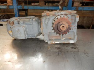 Gear motor 1.5 kW 40 rpm B3 used B14452