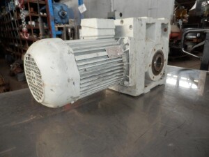 Gear motor 3 kW 17 rpm B3 used B14692