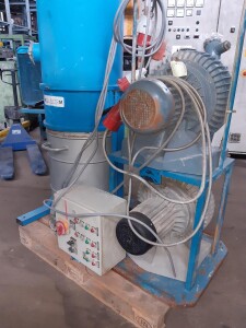 Absauganlage mit 2 Seitenkanalgebläsen je 5,5 kW...