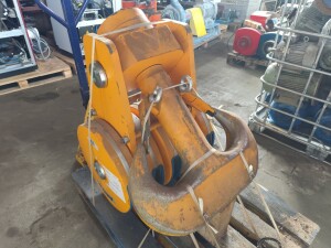 Crane hook block 63t unused B16489