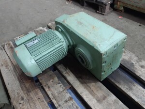 Geared motor 2.2 kW 30 rpm used B17040