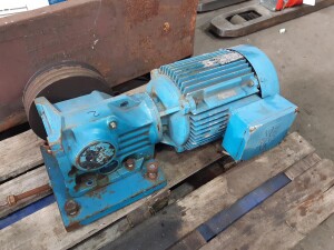 Gear motor 7.5 kW 191 rpm used B17044