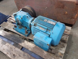 Gear motor 7.5 kW 191 rpm used B17044