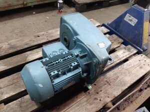 Geared motor 3 kW 27 rpm used B17046