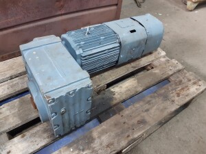 Gear motor with brake 5.5 kW 30 rpm used B17047