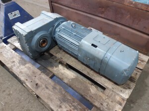 Gear motor with brake 5.5 kW 30 rpm used B17047