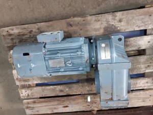 Gear motor with brake 5.5 kW 30 rpm used B17048