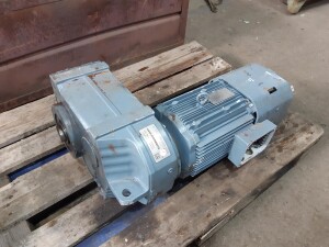 Gear motor with brake 5.5 kW 30 rpm used B17048
