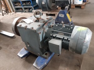 Geared motor 18.5 kW 28 rpm used B17106