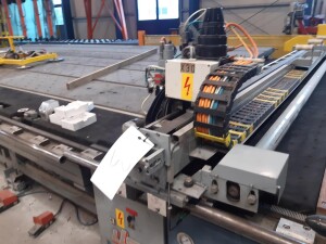 Cutting machine for laminated glass used B17163