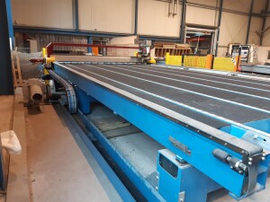 Cutting machine for laminated glass used B17164
