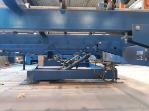 Cutting machine for laminated glass used B17164