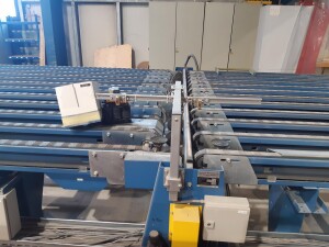 Cutting machine for laminated glass used B17164