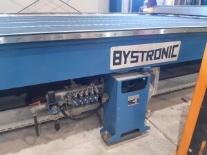Cutting machine for laminated glass used B17164