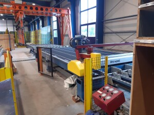 Cutting machine for laminated glass used B17164