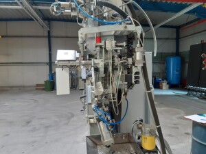 Molecular filling system for laminated glass used B17172