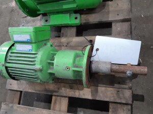Gear motor with brake 5.5 kW 30 rpm used B17048