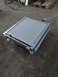 Kühler AZELIO TITANX 100317191 gebraucht B17256