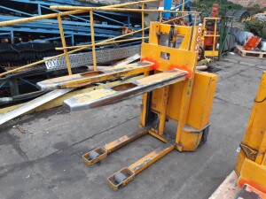 Elektrohochhubwagen 1000 kg  gebraucht B17267