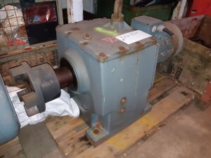 Gear motor 22 kW rpm used B17111