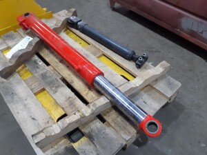 Hydraulikzylinder ca. 600 mm Hub unbenutzt B17316