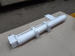 Hydraulikzylinder ca. 600 mm Hub unbenutzt B17319