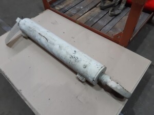 Hydraulikzylinder ca. 600 mm Hub unbenutzt B17322