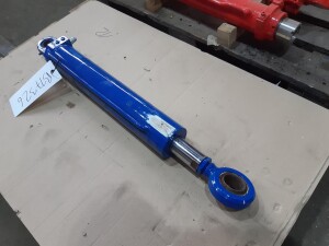 Hydraulikzylinder ca. 450 mm Hub unbenutzt B17326