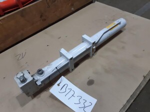 Hydraulic cylinder approx. 600 mm stroke unused B17332