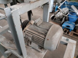 Screw press brass 2.2 kW used B17352