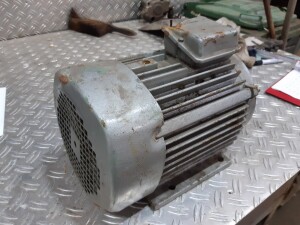 Elektromotor 0,7 / 0,91 kW 705 / 1415 U/min B3 gebraucht...
