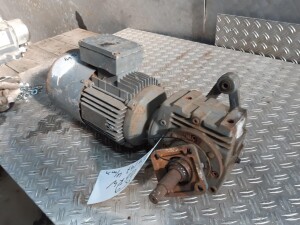 Getriebemotor mit Bremse 0,3 / 0,6 kW 24 / 47 U/min...