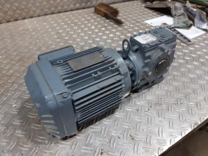 Geared motor 1.1 kW 59 rpm B5 used B17361