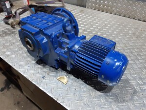 Getriebemotor 0,18 kW 4,5 U/min B5 gebraucht B17363