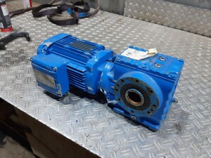 Gear motor 0.75 kW 26 rpm used B17364