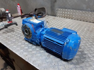 Gear motor 0.75 kW 26 rpm used B17364