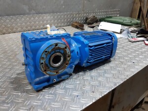 Gear motor 0.75 kW 26 rpm used B17364