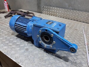 Gear motor 0.75 kW 12 rpm B5 used B17365