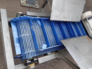 Förderband Edelstahl Kunststoff 5 x 0,3 m gebraucht B17433