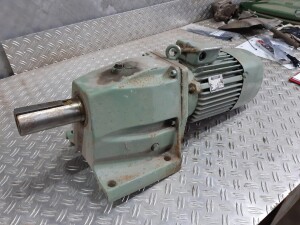 Getriebemotor mit Bremse 0,75 kW 16 U/min B3 gebraucht...