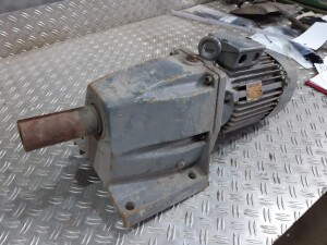 Getriebemotor 0,75 kW 16 U/min B3 gebraucht B17474