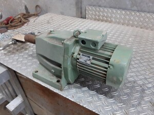 Geared motor 1.1 kW 40 rpm B3 used B17476
