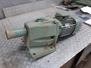 Getriebemotor mit Bremse 0,75 kW 16 U/min B3 gebraucht...