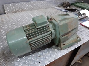 Geared motor with brake 0.75 kW 16 rpm B3 used B17478
