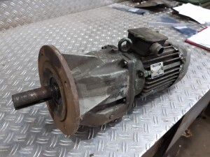 Geared motor 1.5 kW 63 rpm B5 used B17479