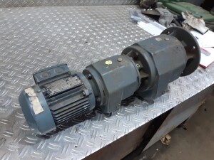 Getriebemotor 0,18 kW 3,9 U/min B5 gebraucht B17484