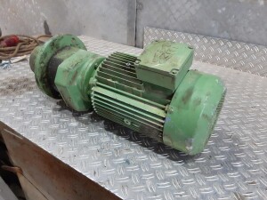 Gear motor 5.5 kW 213 rpm B5 used B17490