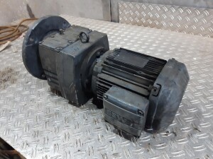 Geared motor 1.5 kW 25 rpm B5 used B17493